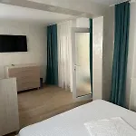 Casa George 科斯蒂内什蒂