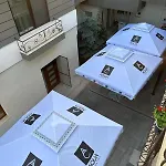招待所 Casa George